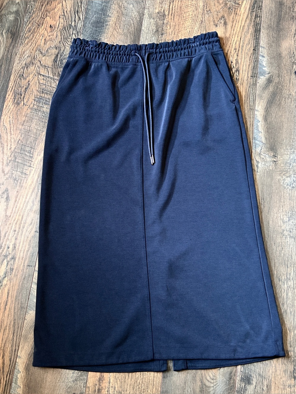 ~*~ Athleta Seasoft Midi Skirt Black M ~*~